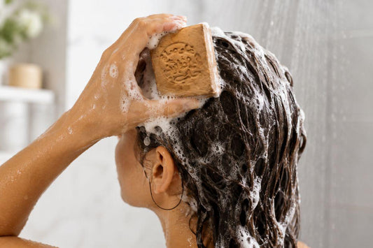 Haare waschen mit Aleppo-Seife