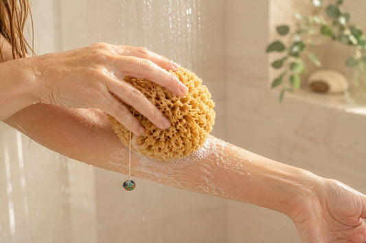Peeling-Schwamm Anwendung: richtig benutzen, wie oft & Pflege