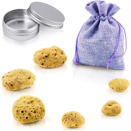 Menstruationsschwamm 6er-Set: sechs helle Schwämmchen mit lila Leinenbeutel und silberner Aluminiumdose zur Aufbewahrung